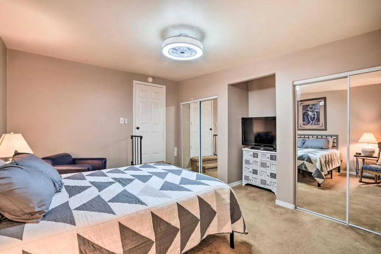 Western-Style Phoenix Home 15 Mi To Lake Pleasant בית נופש