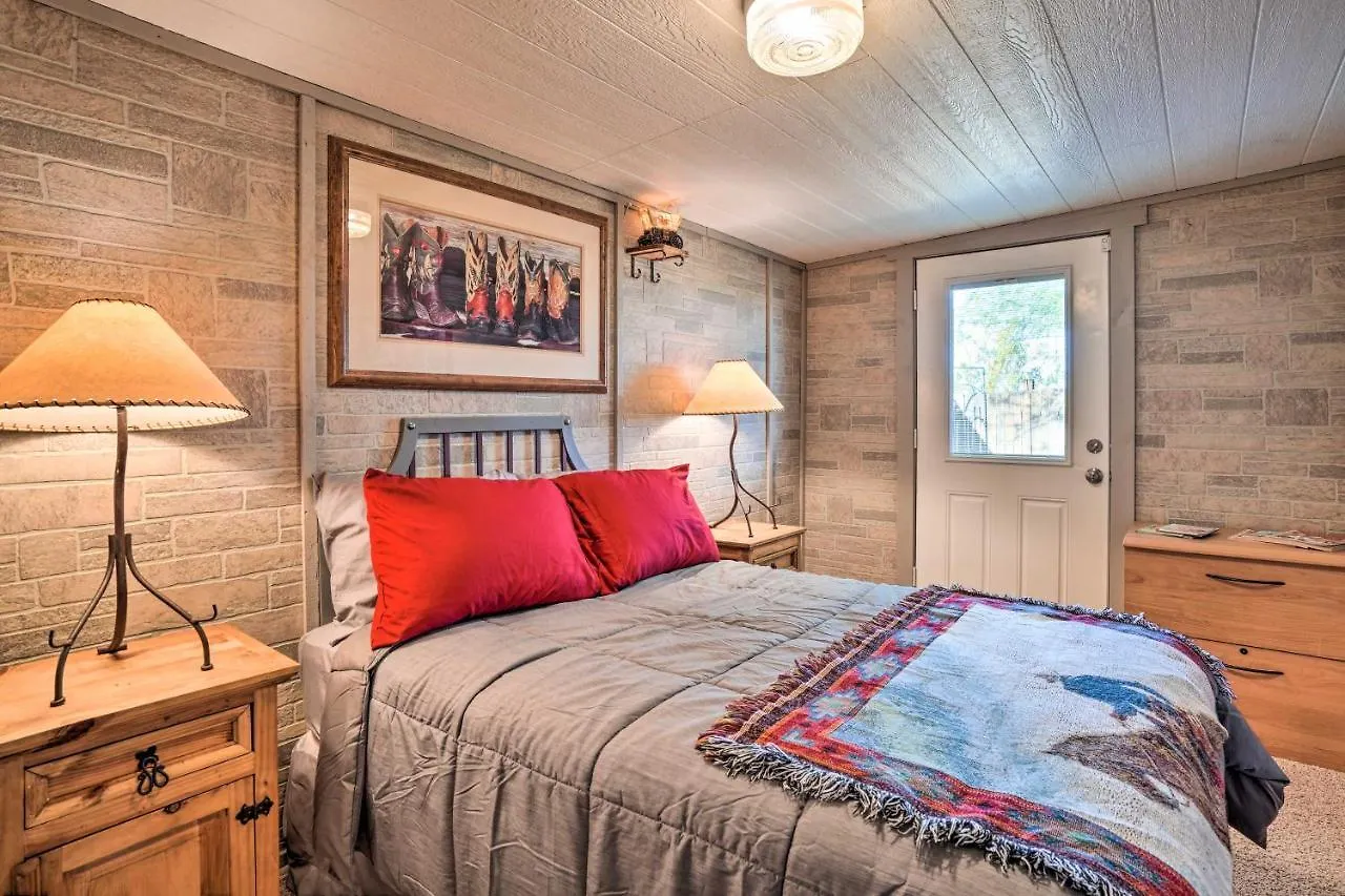 Western-Style Phoenix Home 15 Mi To Lake Pleasant בית נופש