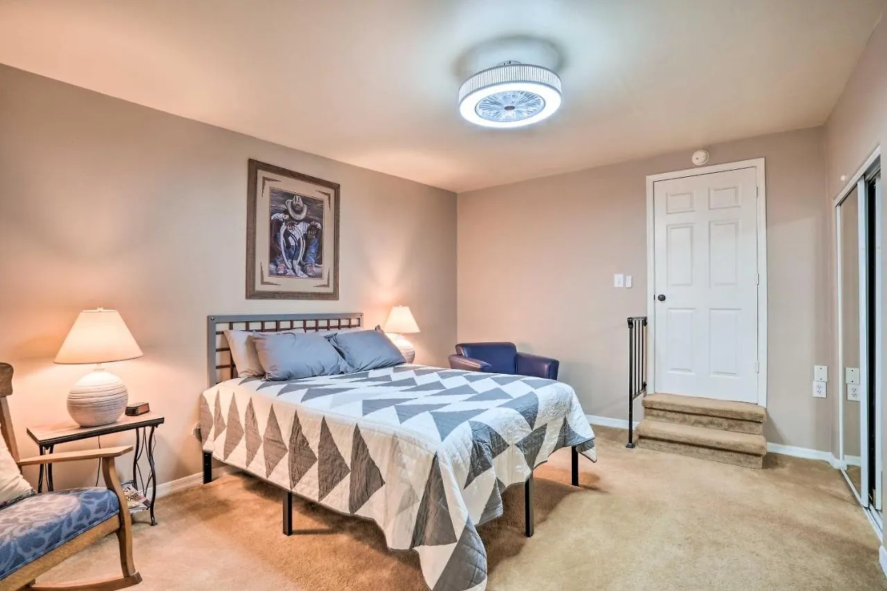 Western-Style Phoenix Home 15 Mi To Lake Pleasant בית נופש