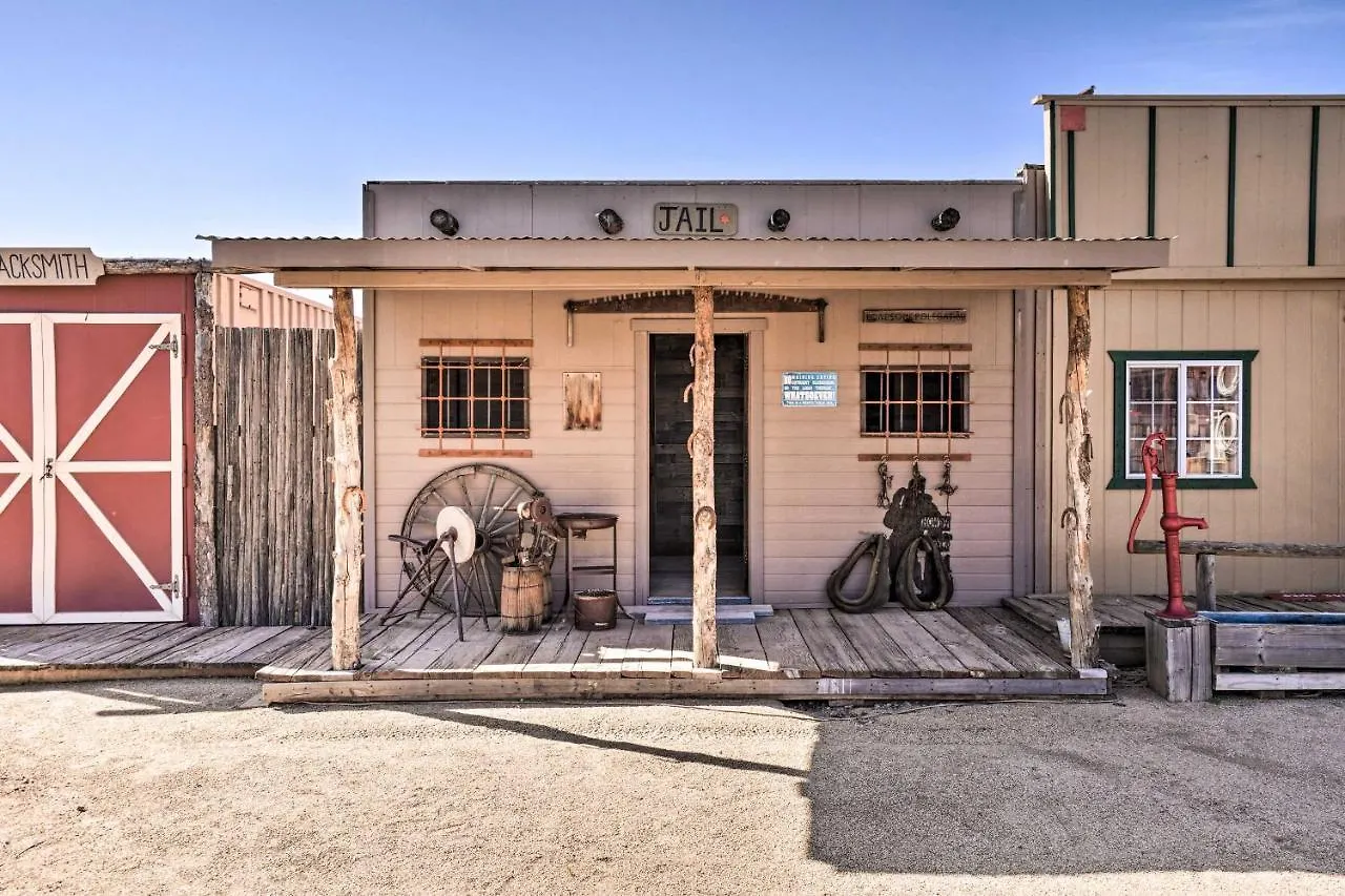 בית נופש Western-Style Phoenix Home 15 Mi To Lake Pleasant ארצות הברית