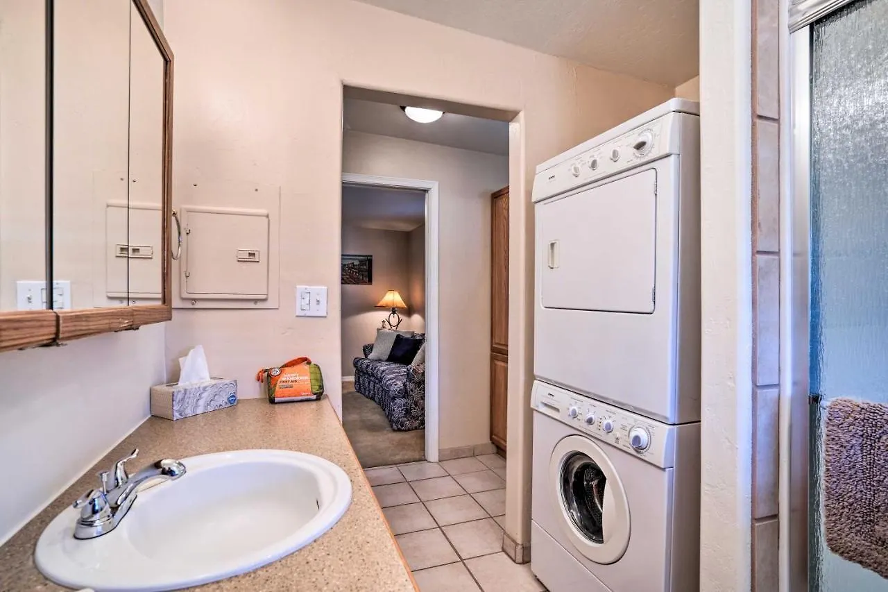 Western-Style Phoenix Home 15 Mi To Lake Pleasant בית נופש
