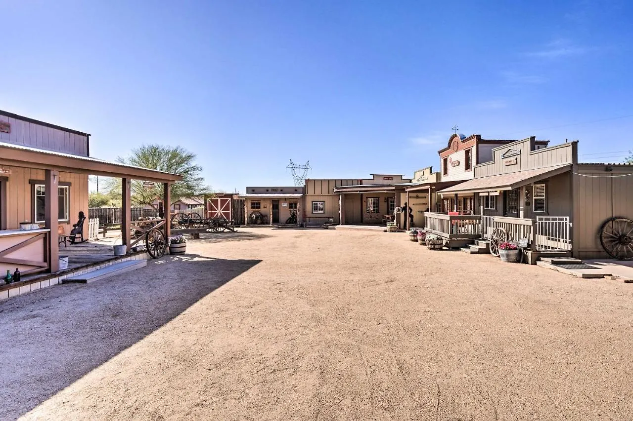 בית נופש Western-Style Phoenix Home 15 Mi To Lake Pleasant